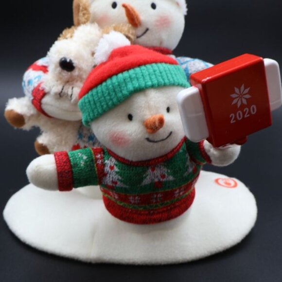 Hallmark Christmas Snowman Animated Musical Cozy Selfie 2020 Dog - Picture 3 of 9